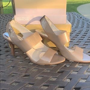 negotiable price on barely worn MK Heels🤍💛